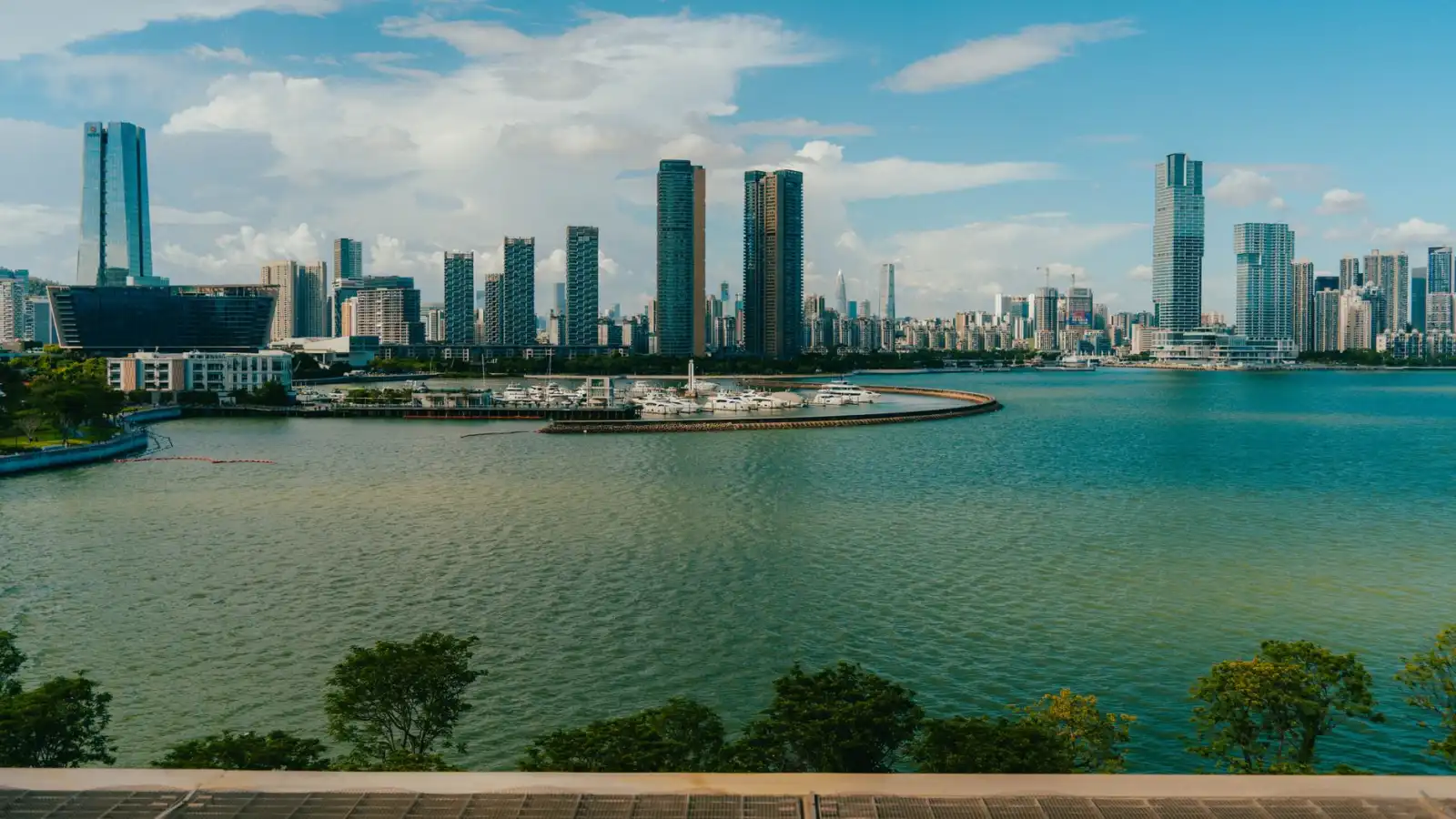 社区团购与电商服务融合模式在县域市场的应用分析